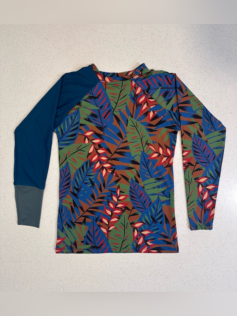 Seea Swimwear Women's Doheny Rashguard. Women’s XL. Fits like M/L.
Used-Like New